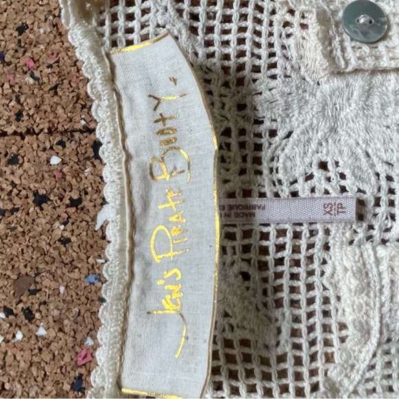 Like new Jen’s Pirate Booty Lace top size xs - Picture 4 of 4